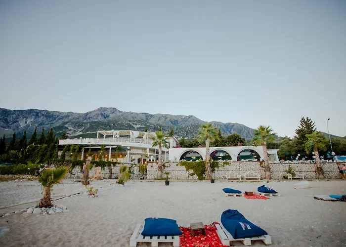 Drymades Resort *