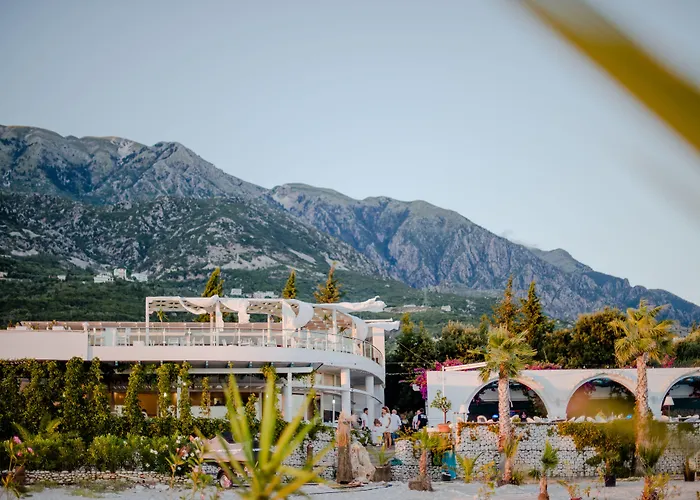 Drymades Resort *