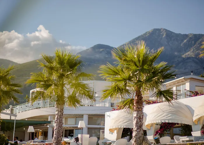 Drymades Resort *